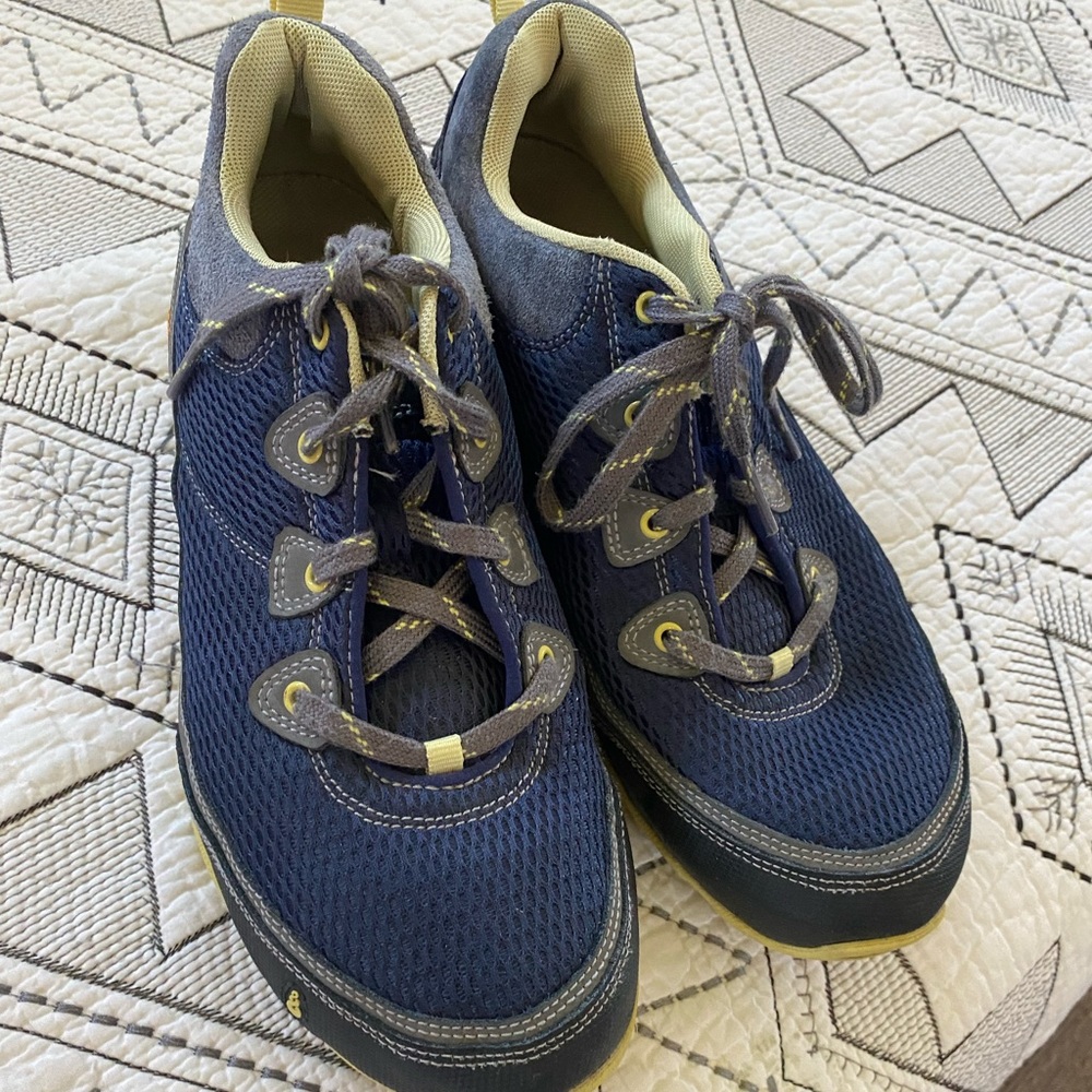 Ahnu Women’s hiking boots size 10